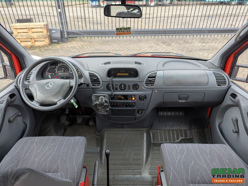 Interior photo 1: Zakup Mercedes-Benz 316 CDI  4x4 Euro3 - 59.000km - 9 Persoons - Lier - 3 Sperren!  Hoge en Lage Gearing Mercedes-Benz 316 CDI  4x4 Euro3 - 59.000km - 9 Persoons - Lier - 3 Sperren!  Hoge en Lage Gearing