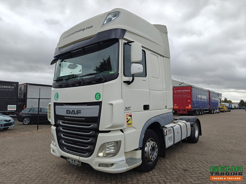 DAF FT XF460 4x2 SuperSpaceCab Euro6 - Handgeschakeld - Dubbele Tanks - 800.000km - Tegljač: slika DAF FT XF460 4x2 SuperSpaceCab Euro6 - Handgeschakeld - Dubbele Tanks - 800.000km - Tegljač DAF FT XF460 4x2 SuperSpaceCab Euro6 - Handgeschakeld - Dubbele Tanks - 800.000km - Tegljač: slika DAF FT XF460 4x2 SuperSpaceCab Euro6 - Handgeschakeld - Dubbele Tanks - 800.000km - Tegljač