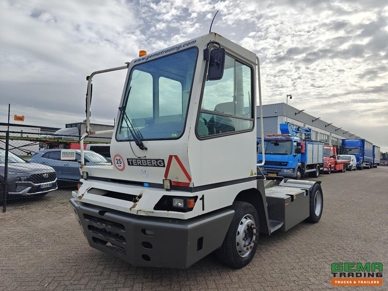 Terberg YT222 Gereviseerde Allison Versnellingsbak - Schotel 27T - Vangmuil - Cummins - Landbouw Kenteken 40km/h - Terminalni traktor: slika Terberg YT222 Gereviseerde Allison Versnellingsbak - Schotel 27T - Vangmuil - Cummins - Landbouw Kenteken 40km/h - Terminalni traktor Terberg YT222 Gereviseerde Allison Versnellingsbak - Schotel 27T - Vangmuil - Cummins - Landbouw Kenteken 40km/h - Terminalni traktor: slika Terberg YT222 Gereviseerde Allison Versnellingsbak - Schotel 27T - Vangmuil - Cummins - Landbouw Kenteken 40km/h - Terminalni traktor