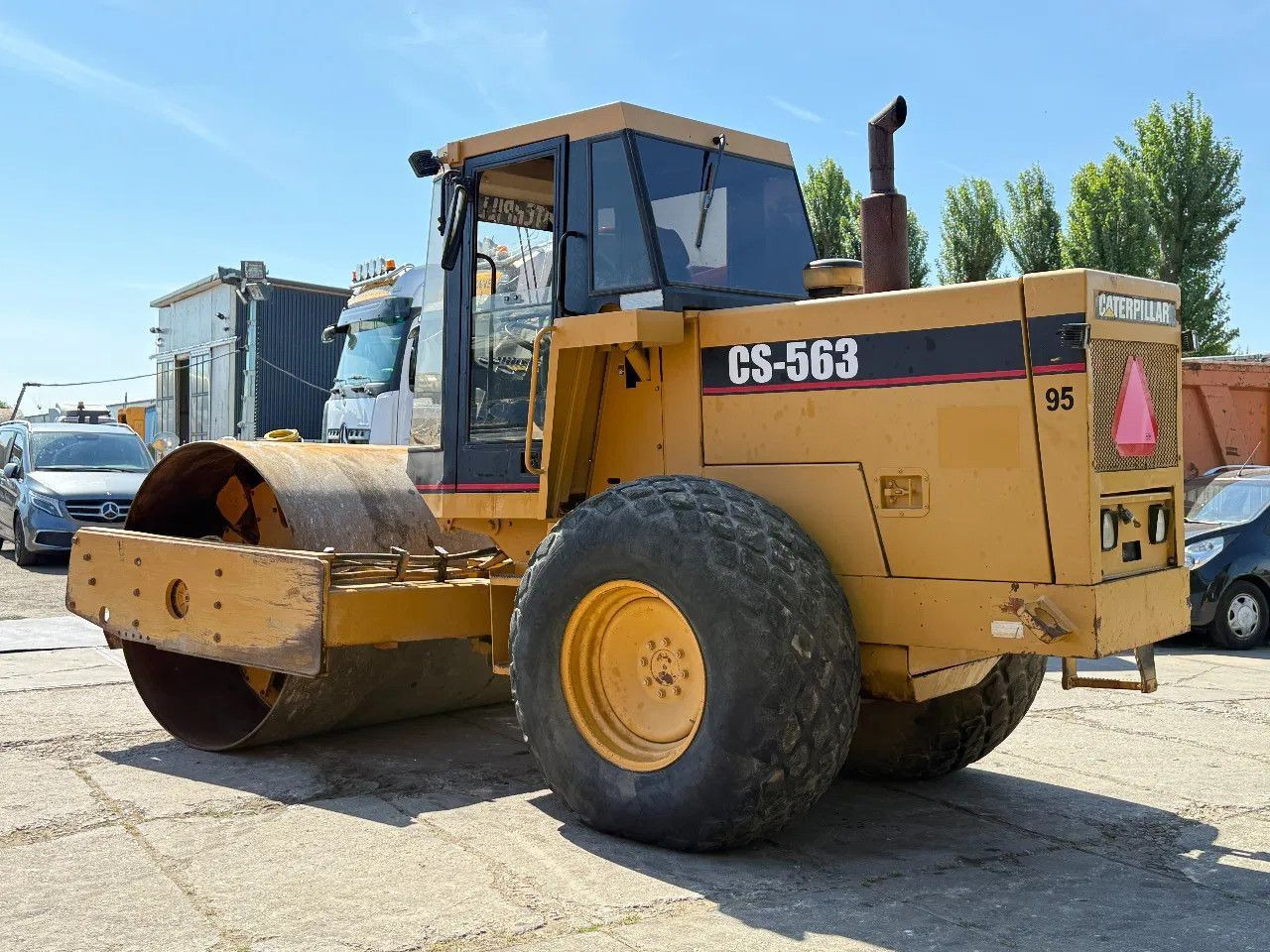 CAT CS 563 Roller with vibration - Kompaktor: slika CAT CS 563 Roller with vibration - Kompaktor CAT CS 563 Roller with vibration - Kompaktor: slika CAT CS 563 Roller with vibration - Kompaktor