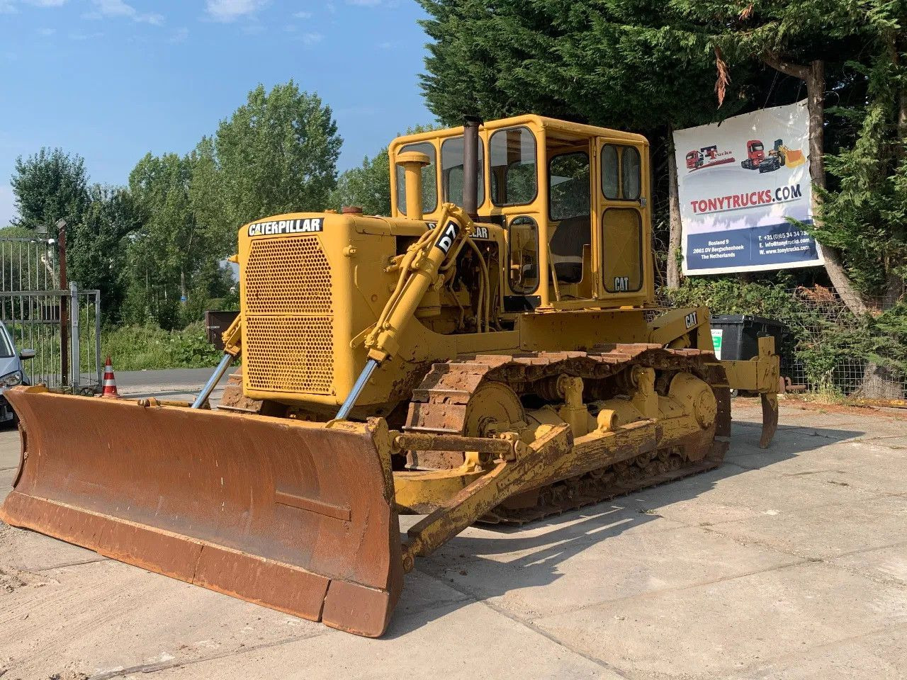 CAT Caterpillar D7E Bulldozer with ripper CLUTCH DEF CAT D7E Bulldozer with ripper CLUTCH DEFECT - Buldožer: slika CAT Caterpillar D7E Bulldozer with ripper CLUTCH DEF CAT D7E Bulldozer with ripper CLUTCH DEFECT - Buldožer CAT Caterpillar D7E Bulldozer with ripper CLUTCH DEF CAT D7E Bulldozer with ripper CLUTCH DEFECT - Buldožer: slika CAT Caterpillar D7E Bulldozer with ripper CLUTCH DEF CAT D7E Bulldozer with ripper CLUTCH DEFECT - Buldožer