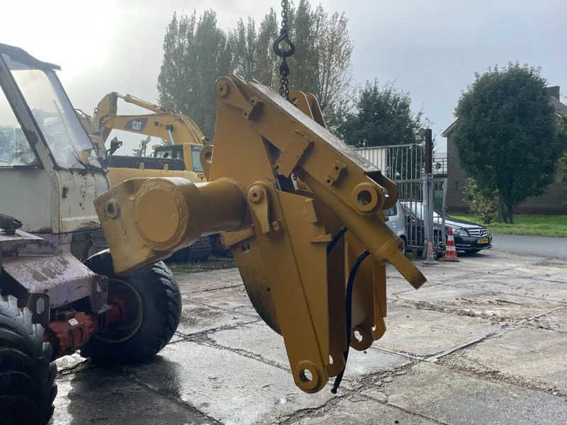 Caterpillar Ripper compatible with D7R and D7H Ripper compatible with D7R and D7H - Rijač za Građevinski strojevi: slika Caterpillar Ripper compatible with D7R and D7H Ripper compatible with D7R and D7H - Rijač za Građevinski strojevi Caterpillar Ripper compatible with D7R and D7H Ripper compatible with D7R and D7H - Rijač za Građevinski strojevi: slika Caterpillar Ripper compatible with D7R and D7H Ripper compatible with D7R and D7H - Rijač za Građevinski strojevi