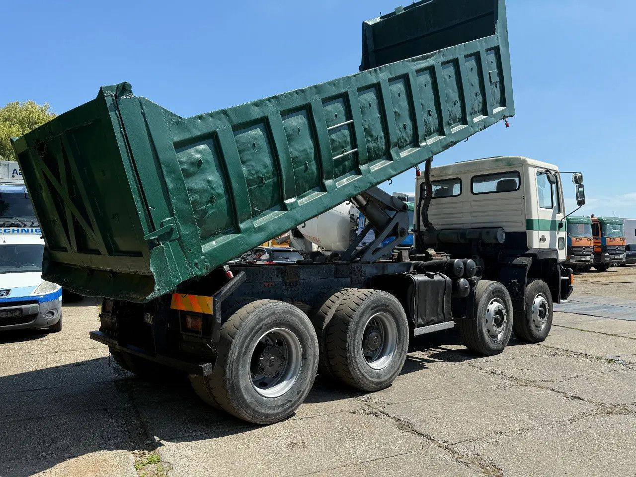 MAN 35.372 8X4 Tipper Spring/Spring ZF Manual Gear E - Kiper: slika MAN 35.372 8X4 Tipper Spring/Spring ZF Manual Gear E - Kiper MAN 35.372 8X4 Tipper Spring/Spring ZF Manual Gear E - Kiper: slika MAN 35.372 8X4 Tipper Spring/Spring ZF Manual Gear E - Kiper
