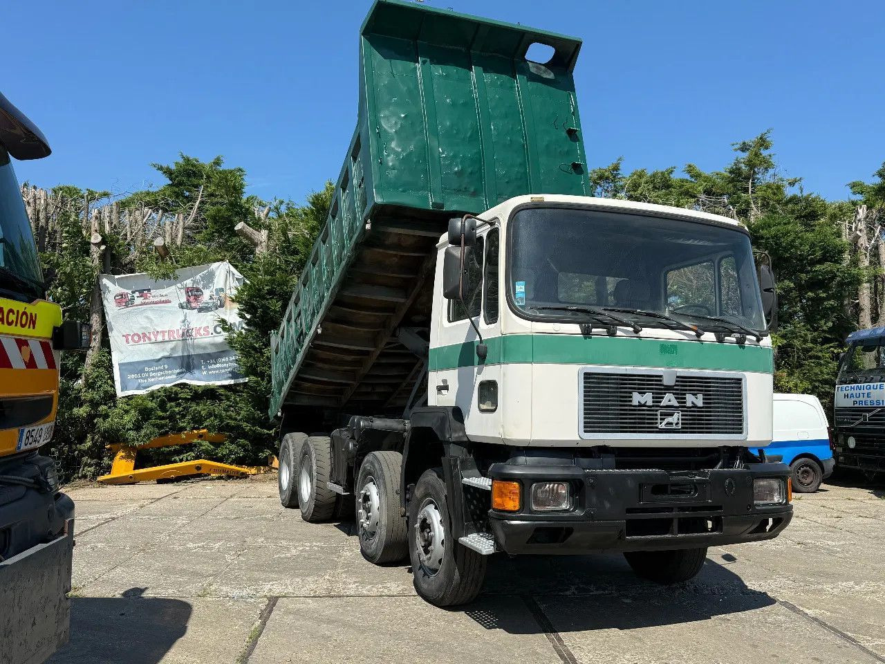 MAN 35.372 8X4 Tipper Spring/Spring ZF Manual Gear E - Kiper: slika MAN 35.372 8X4 Tipper Spring/Spring ZF Manual Gear E - Kiper MAN 35.372 8X4 Tipper Spring/Spring ZF Manual Gear E - Kiper: slika MAN 35.372 8X4 Tipper Spring/Spring ZF Manual Gear E - Kiper
