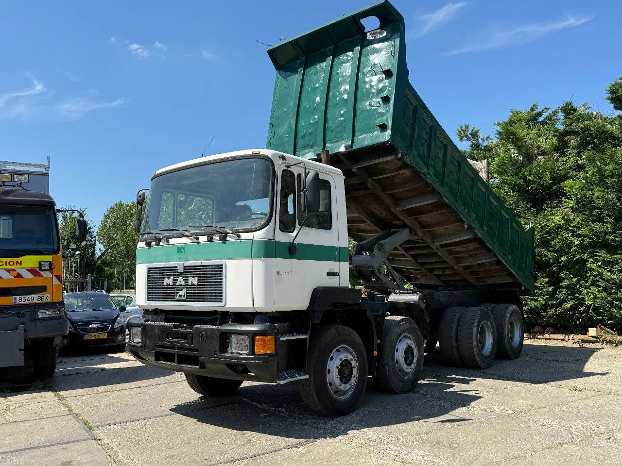 MAN 35.372 8X4 Tipper Spring/Spring ZF Manual Gear E - Kiper: slika MAN 35.372 8X4 Tipper Spring/Spring ZF Manual Gear E - Kiper MAN 35.372 8X4 Tipper Spring/Spring ZF Manual Gear E - Kiper: slika MAN 35.372 8X4 Tipper Spring/Spring ZF Manual Gear E - Kiper
