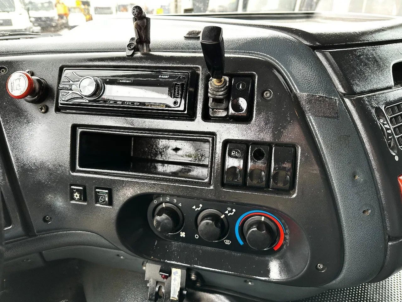 Tegljač DAF XF 95.380 4X2 Tractor-unit Spring/Air ZF Manual DAF XF 95.380 4X2 Tractor-unit Spring/Air ZF Manual: slika Tegljač DAF XF 95.380 4X2 Tractor-unit Spring/Air ZF Manual DAF XF 95.380 4X2 Tractor-unit Spring/Air ZF Manual
