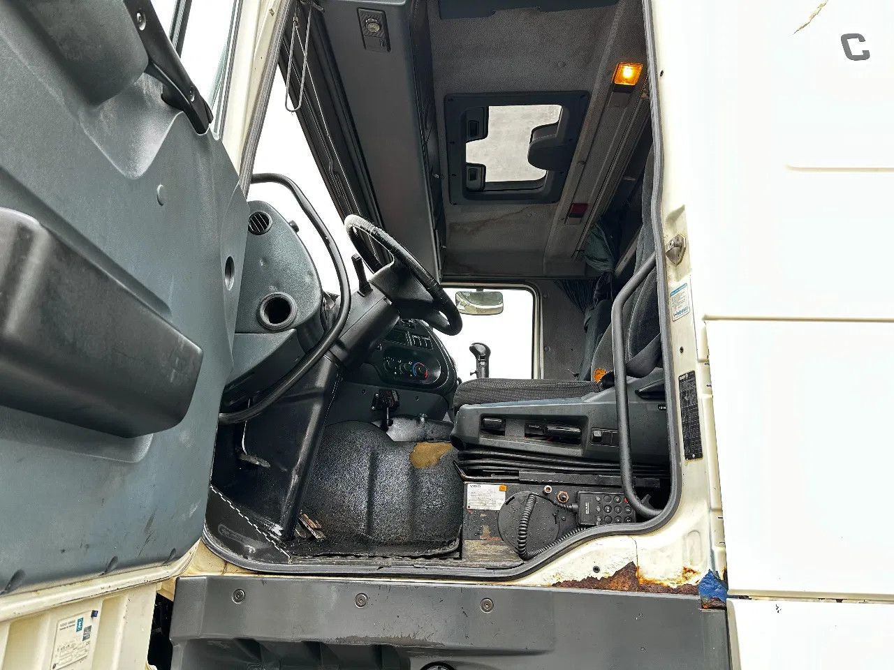 Tegljač DAF XF 95.380 4X2 Tractor-unit Spring/Air ZF Manual DAF XF 95.380 4X2 Tractor-unit Spring/Air ZF Manual: slika Tegljač DAF XF 95.380 4X2 Tractor-unit Spring/Air ZF Manual DAF XF 95.380 4X2 Tractor-unit Spring/Air ZF Manual