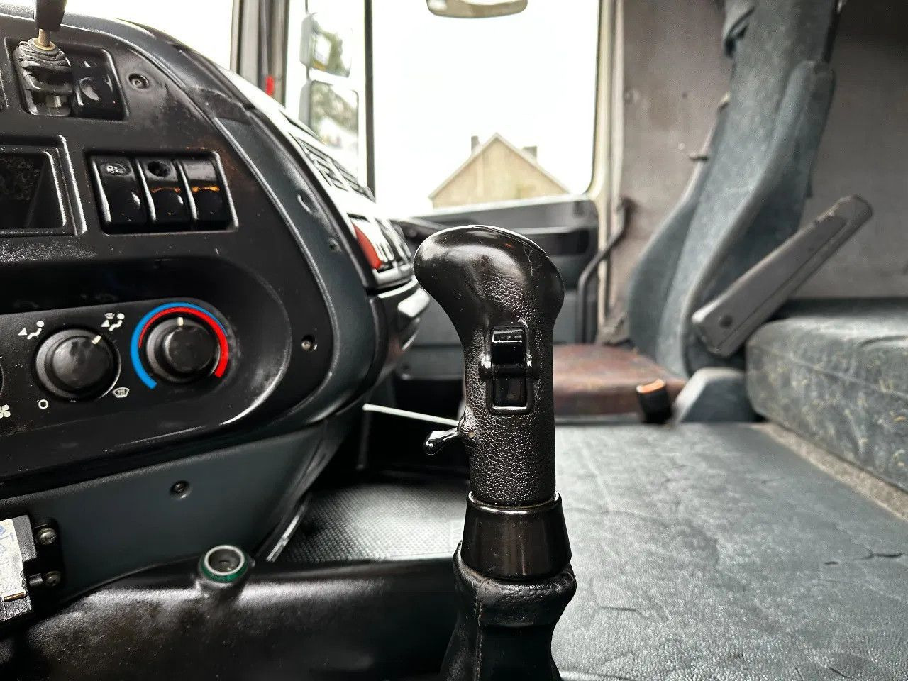 Tegljač DAF XF 95.380 4X2 Tractor-unit Spring/Air ZF Manual DAF XF 95.380 4X2 Tractor-unit Spring/Air ZF Manual: slika Tegljač DAF XF 95.380 4X2 Tractor-unit Spring/Air ZF Manual DAF XF 95.380 4X2 Tractor-unit Spring/Air ZF Manual