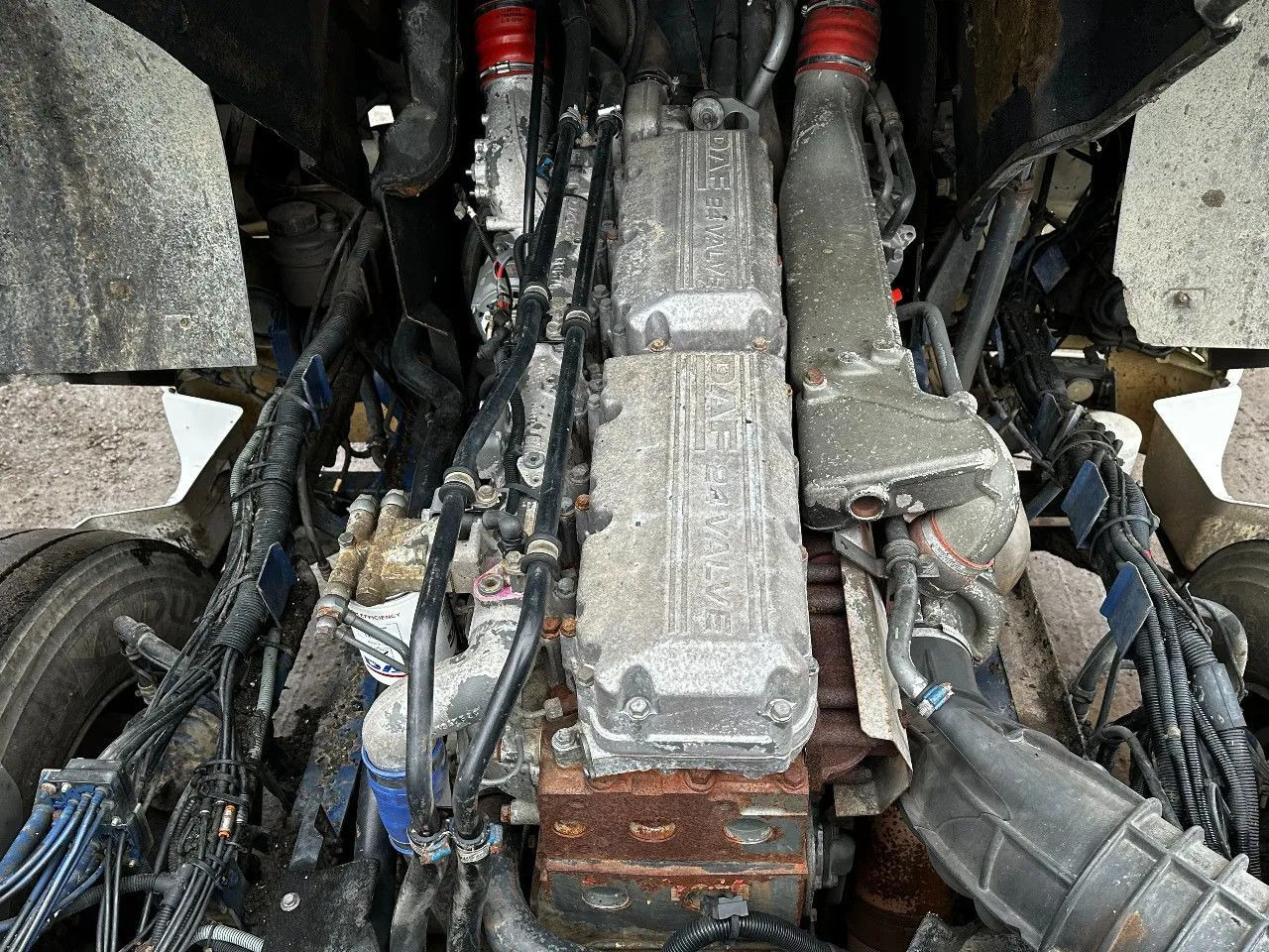 Tegljač DAF XF 95.380 4X2 Tractor-unit Spring/Air ZF Manual DAF XF 95.380 4X2 Tractor-unit Spring/Air ZF Manual: slika Tegljač DAF XF 95.380 4X2 Tractor-unit Spring/Air ZF Manual DAF XF 95.380 4X2 Tractor-unit Spring/Air ZF Manual