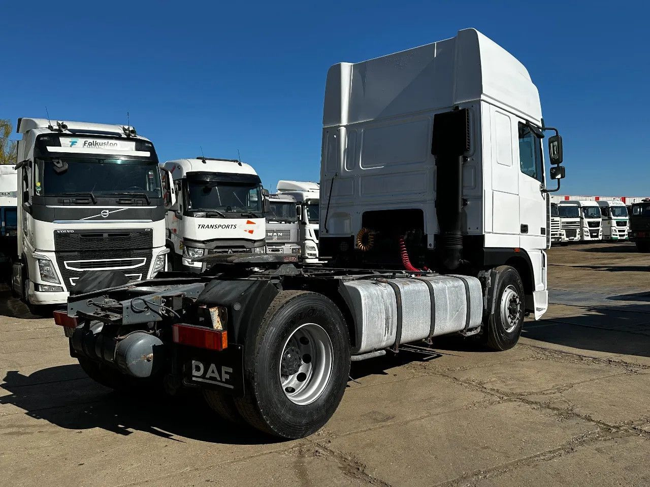 DAF XF 95.480 4X2 Tractor-unit Spring/Air ZF Manual - Tegljač: slika DAF XF 95.480 4X2 Tractor-unit Spring/Air ZF Manual - Tegljač DAF XF 95.480 4X2 Tractor-unit Spring/Air ZF Manual - Tegljač: slika DAF XF 95.480 4X2 Tractor-unit Spring/Air ZF Manual - Tegljač