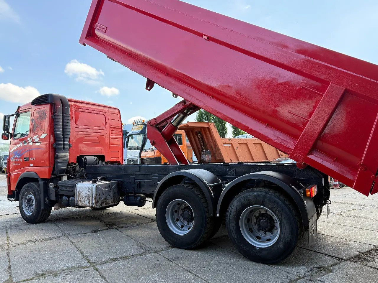 Volvo FH 16.600 6X4 Tipper Spring/Spring Euro5 - Kiper: slika Volvo FH 16.600 6X4 Tipper Spring/Spring Euro5 - Kiper Volvo FH 16.600 6X4 Tipper Spring/Spring Euro5 - Kiper: slika Volvo FH 16.600 6X4 Tipper Spring/Spring Euro5 - Kiper