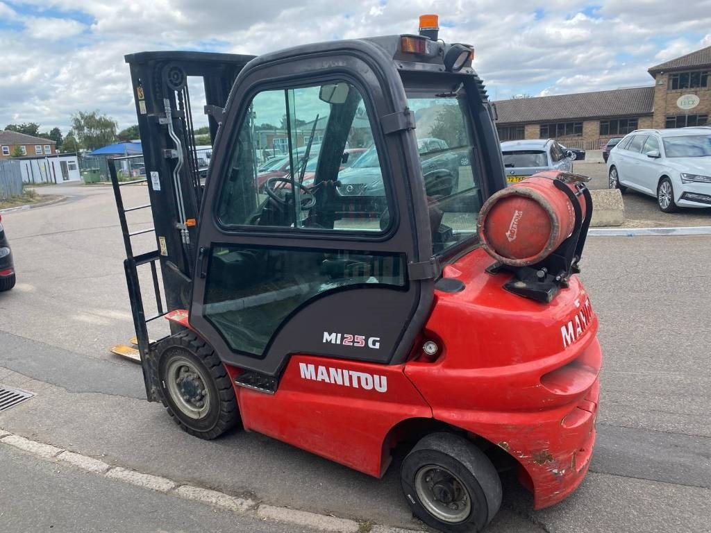 Manitou MI 25 G - Plinski viličar: slika Manitou MI 25 G - Plinski viličar Manitou MI 25 G - Plinski viličar: slika Manitou MI 25 G - Plinski viličar