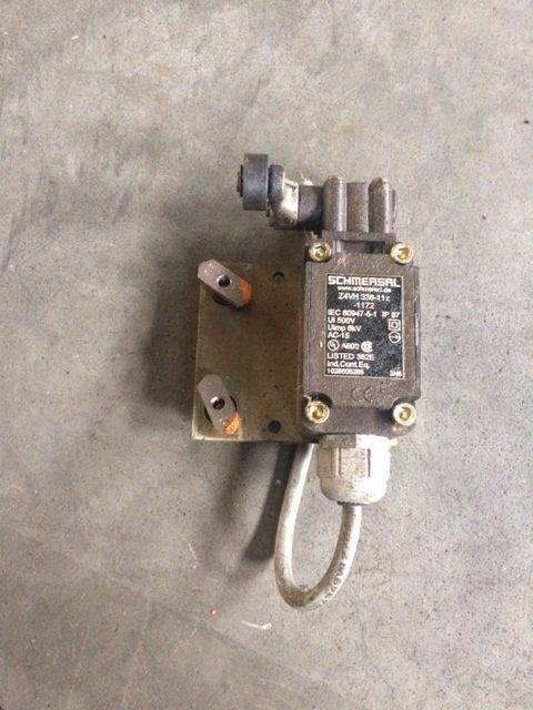 2XPosition Switch for Linde K15-4, and Still M15-4 - Prekidač upravljačkog stupa za Oprema za rukovanje materijalima: slika 2XPosition Switch for Linde K15-4, and Still M15-4 - Prekidač upravljačkog stupa za Oprema za rukovanje materijalima 2XPosition Switch for Linde K15-4, and Still M15-4 - Prekidač upravljačkog stupa za Oprema za rukovanje materijalima: slika 2XPosition Switch for Linde K15-4, and Still M15-4 - Prekidač upravljačkog stupa za Oprema za rukovanje materijalima