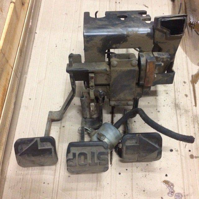 Accelerator & brake for Linde R14, Series115 - Papučica za Oprema za rukovanje materijalima: slika Accelerator & brake for Linde R14, Series115 - Papučica za Oprema za rukovanje materijalima Accelerator & brake for Linde R14, Series115 - Papučica za Oprema za rukovanje materijalima: slika Accelerator & brake for Linde R14, Series115 - Papučica za Oprema za rukovanje materijalima