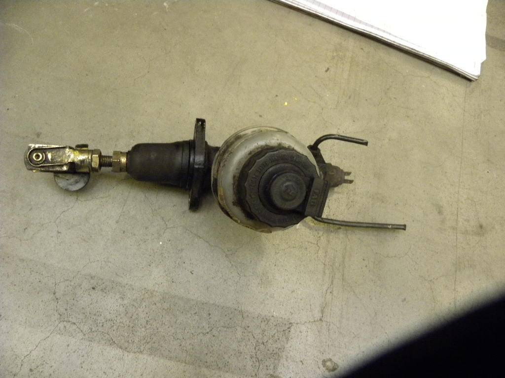 Brake fluid reservoir w. Pump Model: EFG 318 - Dijelovi kočnica za Oprema za rukovanje materijalima: slika Brake fluid reservoir w. Pump Model: EFG 318 - Dijelovi kočnica za Oprema za rukovanje materijalima Brake fluid reservoir w. Pump Model: EFG 318 - Dijelovi kočnica za Oprema za rukovanje materijalima: slika Brake fluid reservoir w. Pump Model: EFG 318 - Dijelovi kočnica za Oprema za rukovanje materijalima