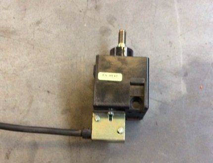 Emergency stop switch for Linde L14-16, Series 372 - Prekidač upravljačkog stupa za Oprema za rukovanje materijalima: slika Emergency stop switch for Linde L14-16, Series 372 - Prekidač upravljačkog stupa za Oprema za rukovanje materijalima Emergency stop switch for Linde L14-16, Series 372 - Prekidač upravljačkog stupa za Oprema za rukovanje materijalima: slika Emergency stop switch for Linde L14-16, Series 372 - Prekidač upravljačkog stupa za Oprema za rukovanje materijalima