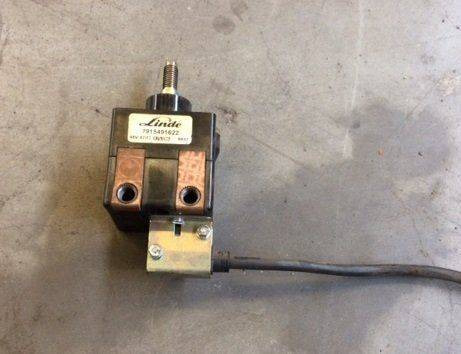 Emergency stop switch for Linde L14-16, Series 372 - Prekidač upravljačkog stupa za Oprema za rukovanje materijalima: slika Emergency stop switch for Linde L14-16, Series 372 - Prekidač upravljačkog stupa za Oprema za rukovanje materijalima Emergency stop switch for Linde L14-16, Series 372 - Prekidač upravljačkog stupa za Oprema za rukovanje materijalima: slika Emergency stop switch for Linde L14-16, Series 372 - Prekidač upravljačkog stupa za Oprema za rukovanje materijalima