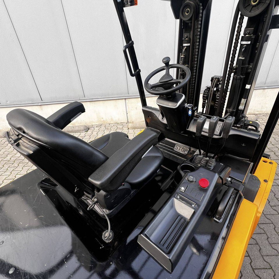 Hyundai HX50B-9 - Električni viličar: slika Hyundai HX50B-9 - Električni viličar Hyundai HX50B-9 - Električni viličar: slika Hyundai HX50B-9 - Električni viličar