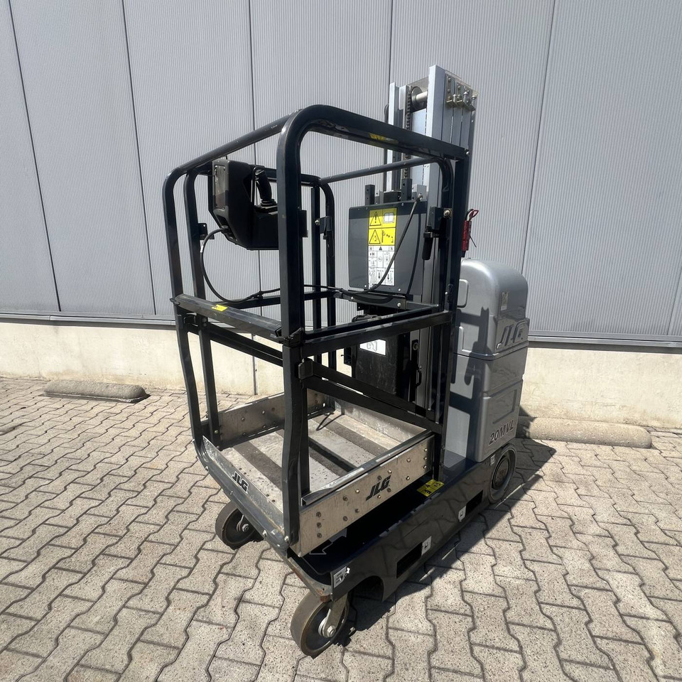 JLG 20MVL - Platforma za podizanje stupa u okomitom položaju: slika JLG 20MVL - Platforma za podizanje stupa u okomitom položaju JLG 20MVL - Platforma za podizanje stupa u okomitom položaju: slika JLG 20MVL - Platforma za podizanje stupa u okomitom položaju