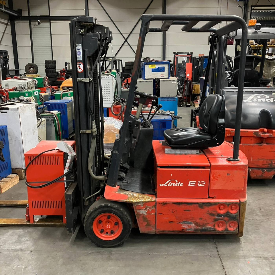 Linde E12Z-02 (324) - Električni viličar: slika Linde E12Z-02 (324) - Električni viličar Linde E12Z-02 (324) - Električni viličar: slika Linde E12Z-02 (324) - Električni viličar