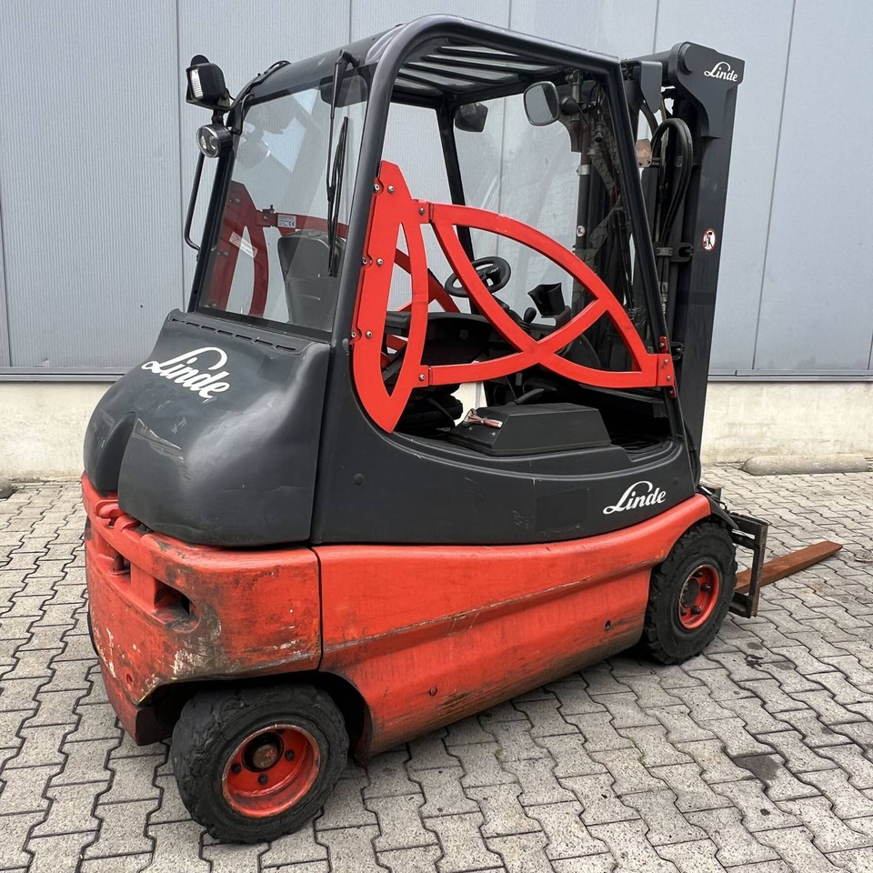 Linde E25S (336-03) - Električni viličar: slika Linde E25S (336-03) - Električni viličar Linde E25S (336-03) - Električni viličar: slika Linde E25S (336-03) - Električni viličar
