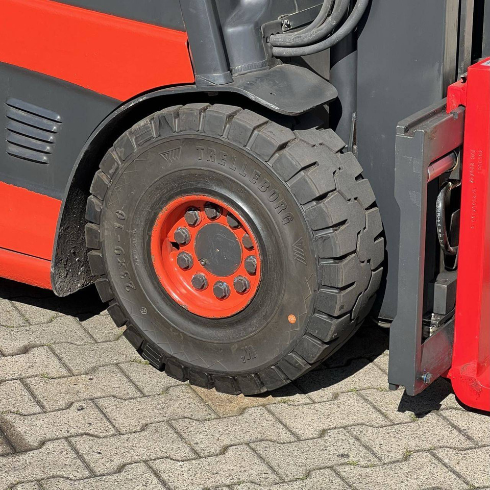 Električni viličar Linde E30 (387): slika Električni viličar Linde E30 (387) Električni viličar Linde E30 (387): slika Električni viličar Linde E30 (387)