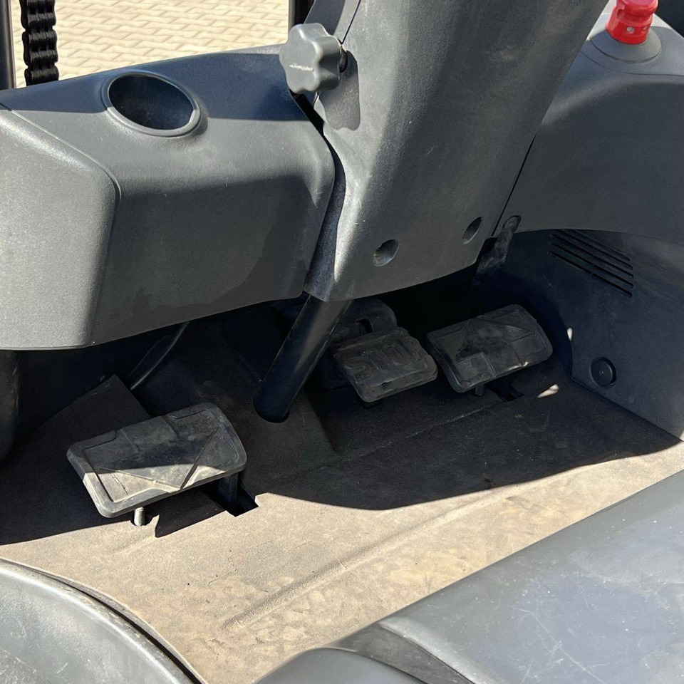 Električni viličar Linde E30 (387): slika Električni viličar Linde E30 (387) Električni viličar Linde E30 (387): slika Električni viličar Linde E30 (387)