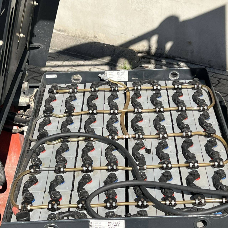 Električni viličar Linde E30 (387): slika Električni viličar Linde E30 (387) Električni viličar Linde E30 (387): slika Električni viličar Linde E30 (387)