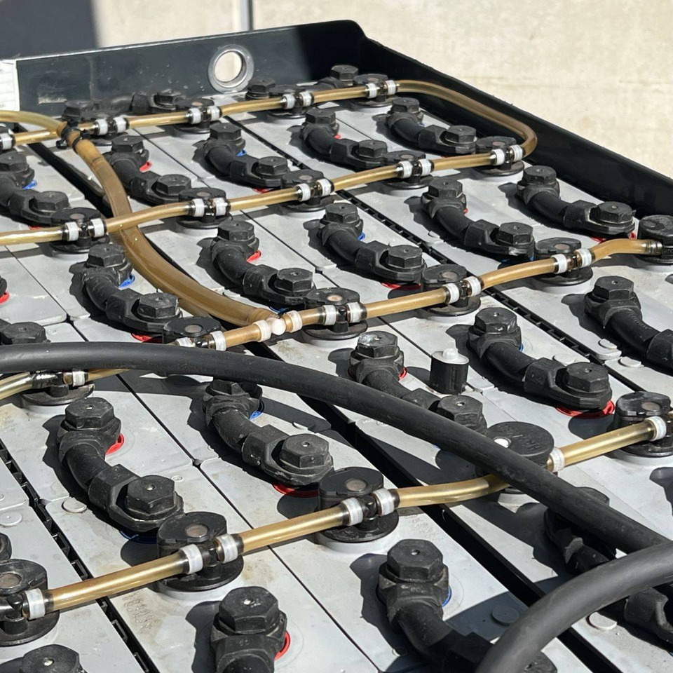 Električni viličar Linde E30 (387): slika Električni viličar Linde E30 (387) Električni viličar Linde E30 (387): slika Električni viličar Linde E30 (387)