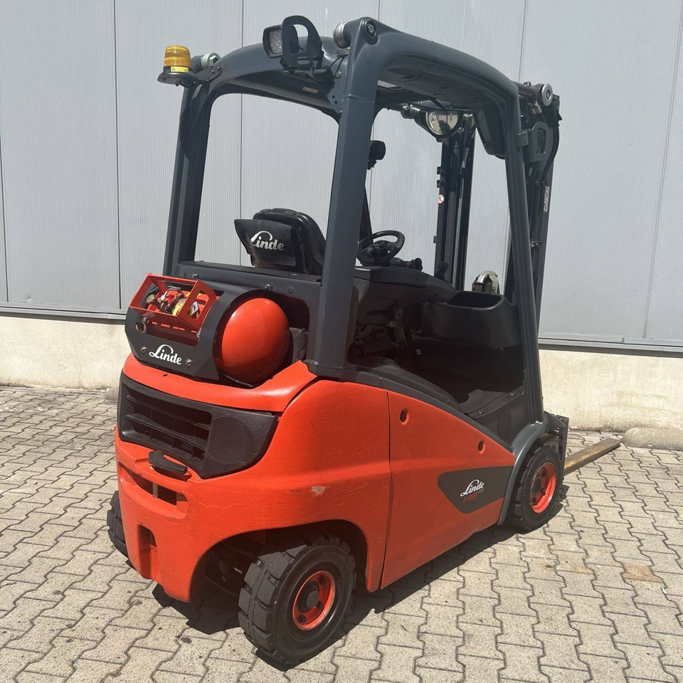 Linde H18T (391-02) EVO - Plinski viličar: slika Linde H18T (391-02) EVO - Plinski viličar Linde H18T (391-02) EVO - Plinski viličar: slika Linde H18T (391-02) EVO - Plinski viličar