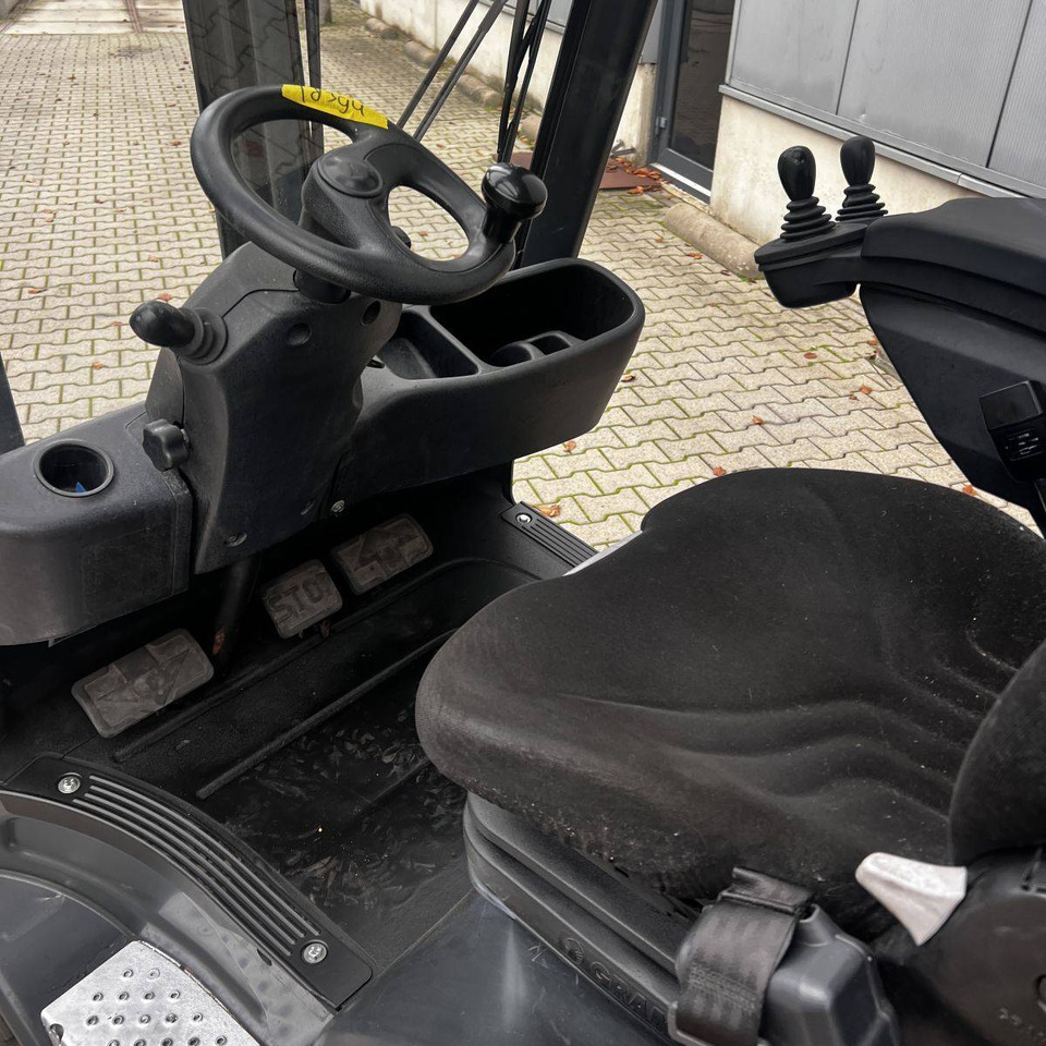 Linde H20D (391) - Diesel viličar: slika Linde H20D (391) - Diesel viličar Linde H20D (391) - Diesel viličar: slika Linde H20D (391) - Diesel viličar