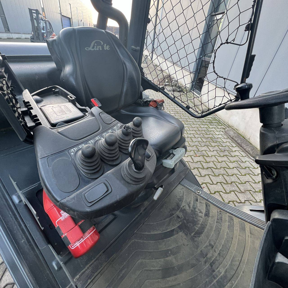 Plinski viličar Linde H25T-02 (392) EVO: slika Plinski viličar Linde H25T-02 (392) EVO Plinski viličar Linde H25T-02 (392) EVO: slika Plinski viličar Linde H25T-02 (392) EVO