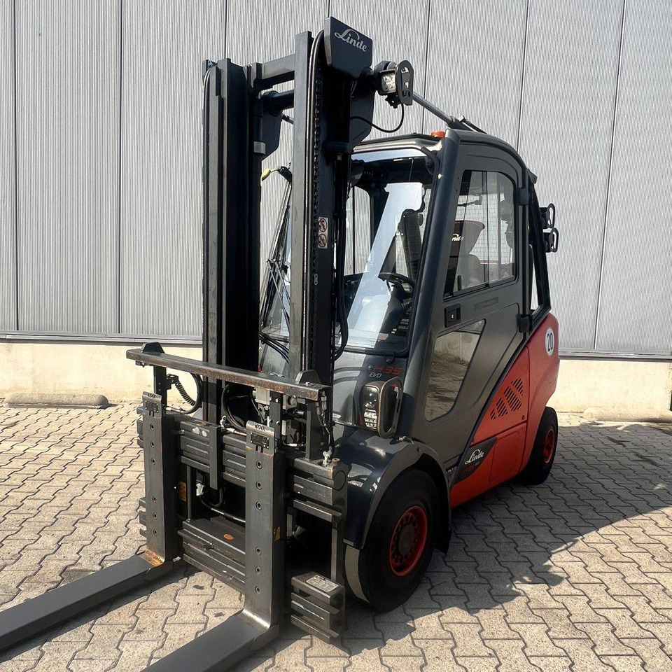 Linde H35T (393-02) EVO - Plinski viličar: slika Linde H35T (393-02) EVO - Plinski viličar Linde H35T (393-02) EVO - Plinski viličar: slika Linde H35T (393-02) EVO - Plinski viličar