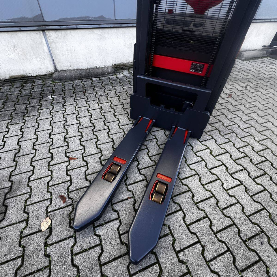 Linde L16 (1173) - Slagač stoga: slika Linde L16 (1173) - Slagač stoga Linde L16 (1173) - Slagač stoga: slika Linde L16 (1173) - Slagač stoga