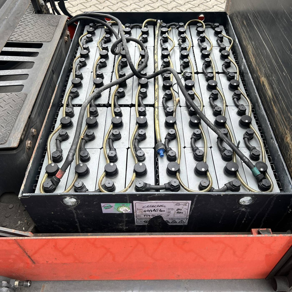 Linde P250 SWB (127) - Vučni traktor: slika Linde P250 SWB (127) - Vučni traktor Linde P250 SWB (127) - Vučni traktor: slika Linde P250 SWB (127) - Vučni traktor
