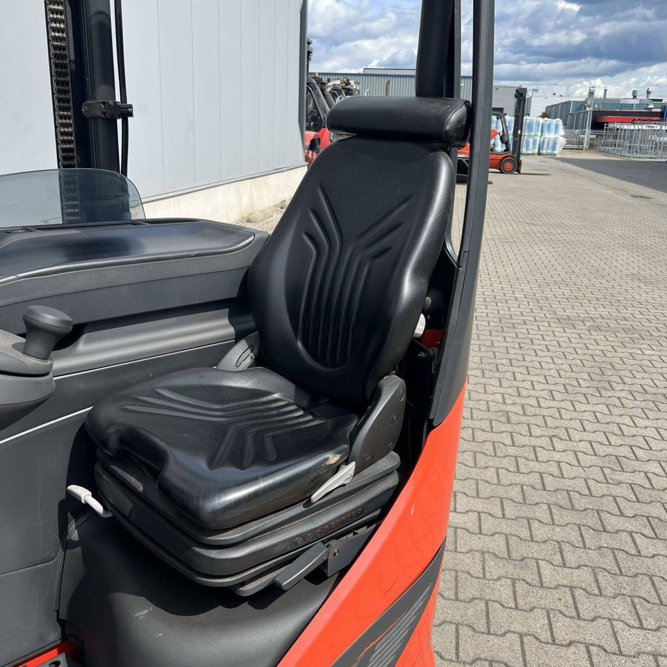 Linde R12B (1120) - Regalni viličar: slika Linde R12B (1120) - Regalni viličar Linde R12B (1120) - Regalni viličar: slika Linde R12B (1120) - Regalni viličar
