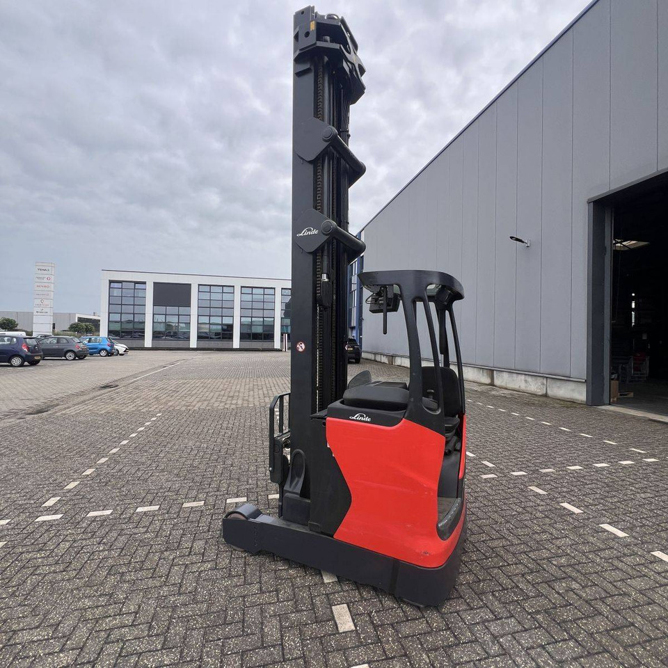 Linde R14HD (1120) - Regalni viličar: slika  Linde R14HD (1120) - Regalni viličar Linde R14HD (1120) - Regalni viličar: slika  Linde R14HD (1120) - Regalni viličar