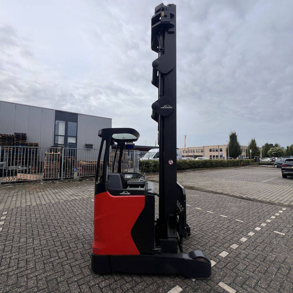 Linde R14HD (1120) - Regalni viličar: slika  Linde R14HD (1120) - Regalni viličar Linde R14HD (1120) - Regalni viličar: slika  Linde R14HD (1120) - Regalni viličar