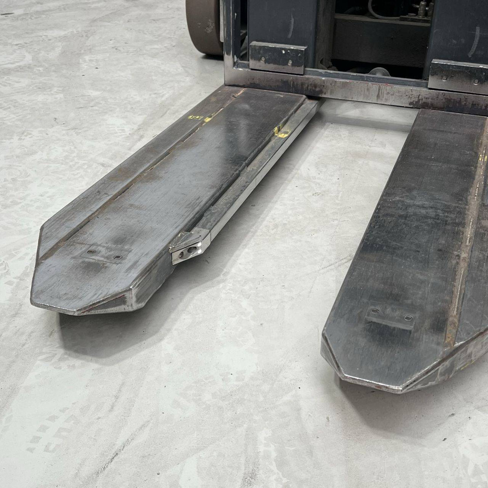 Regalni viličar Linde R20 HD (1120): slika Regalni viličar Linde R20 HD (1120)