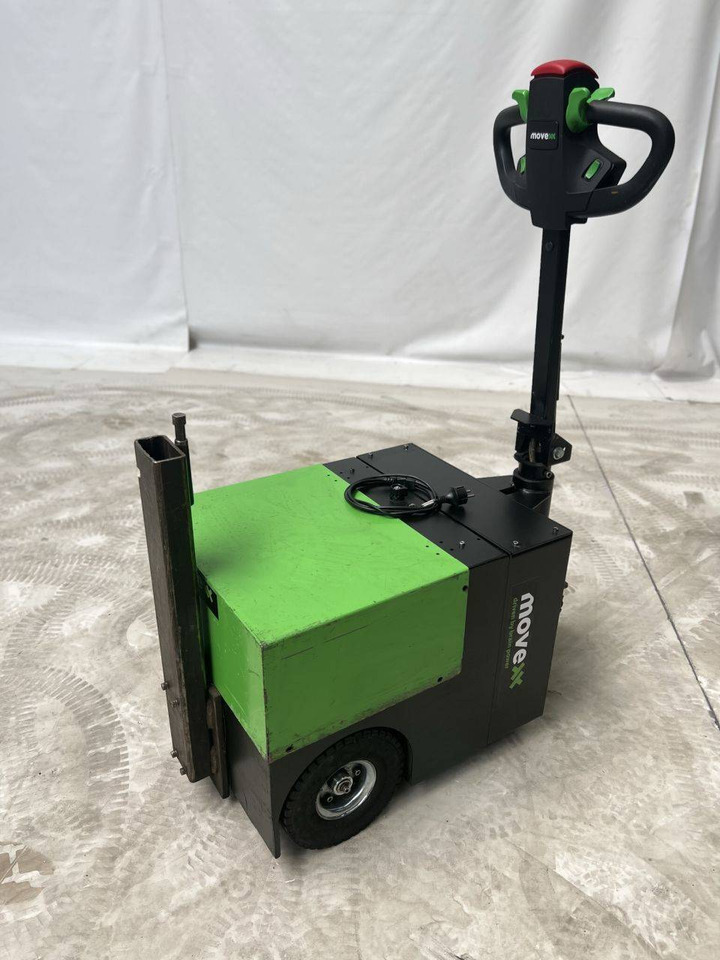 Movexx T3500 - Vučni traktor: slika Movexx T3500 - Vučni traktor Movexx T3500 - Vučni traktor: slika Movexx T3500 - Vučni traktor