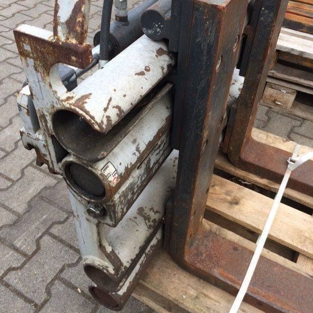 Dürwen UZV25C Fork positioner - Priključak: slika Dürwen UZV25C Fork positioner - Priključak Dürwen UZV25C Fork positioner - Priključak: slika Dürwen UZV25C Fork positioner - Priključak