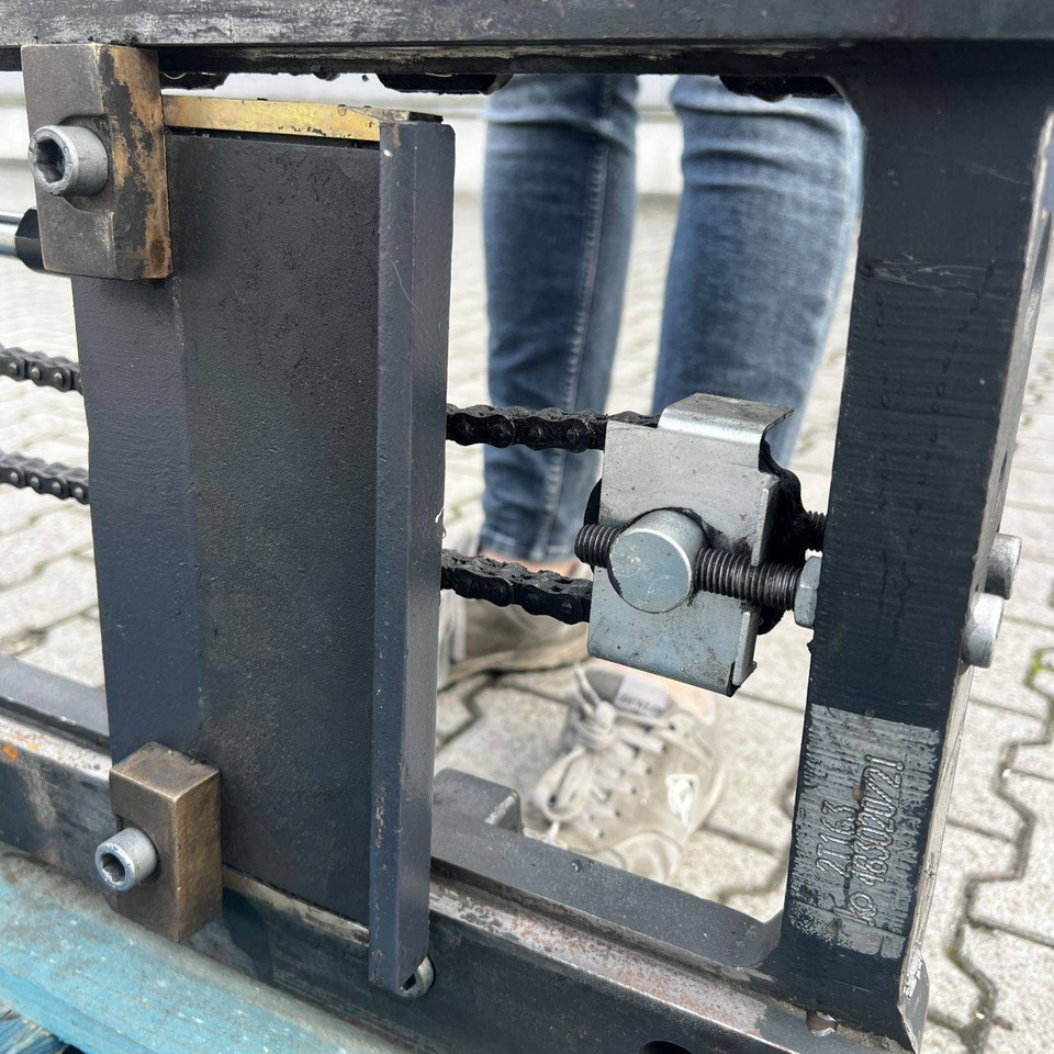 KAUP 2T163SN Forkpositioner without sideshift - Priključak: slika KAUP 2T163SN Forkpositioner without sideshift - Priključak KAUP 2T163SN Forkpositioner without sideshift - Priključak: slika KAUP 2T163SN Forkpositioner without sideshift - Priključak