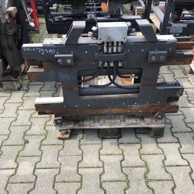 Meyer Fork positioner with side shift - Priključak: slika Meyer Fork positioner with side shift - Priključak Meyer Fork positioner with side shift - Priključak: slika Meyer Fork positioner with side shift - Priključak