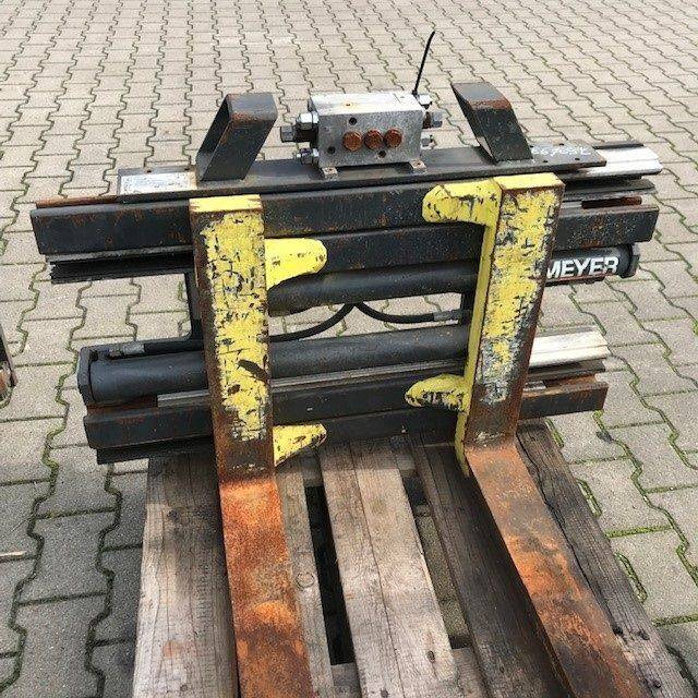 Meyer Fork positioner with side shift - Priključak: slika Meyer Fork positioner with side shift - Priključak Meyer Fork positioner with side shift - Priključak: slika Meyer Fork positioner with side shift - Priključak