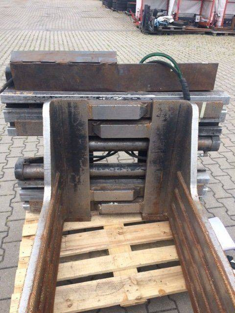 Stabau Bale clamp with sideshift - Hvataljka: slika Stabau Bale clamp with sideshift - Hvataljka Stabau Bale clamp with sideshift - Hvataljka: slika Stabau Bale clamp with sideshift - Hvataljka