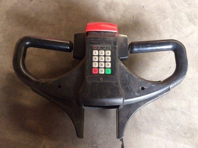 Steering arm for BT, Pallet truck - Upravljački mehanizam za Oprema za rukovanje materijalima: slika Steering arm for BT, Pallet truck - Upravljački mehanizam za Oprema za rukovanje materijalima Steering arm for BT, Pallet truck - Upravljački mehanizam za Oprema za rukovanje materijalima: slika Steering arm for BT, Pallet truck - Upravljački mehanizam za Oprema za rukovanje materijalima