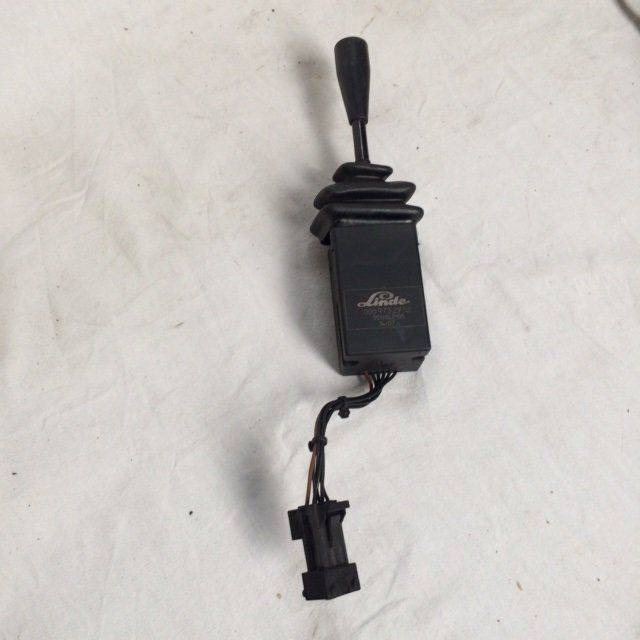 Switch for Linde E14-20-02, Series 335-02 - Prekidač upravljačkog stupa za Oprema za rukovanje materijalima: slika Switch for Linde E14-20-02, Series 335-02 - Prekidač upravljačkog stupa za Oprema za rukovanje materijalima Switch for Linde E14-20-02, Series 335-02 - Prekidač upravljačkog stupa za Oprema za rukovanje materijalima: slika Switch for Linde E14-20-02, Series 335-02 - Prekidač upravljačkog stupa za Oprema za rukovanje materijalima