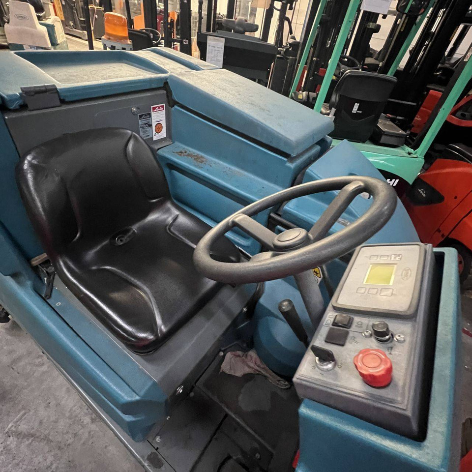 Tennant 7300 Fast - Perač podova: slika Tennant 7300 Fast - Perač podova Tennant 7300 Fast - Perač podova: slika Tennant 7300 Fast - Perač podova