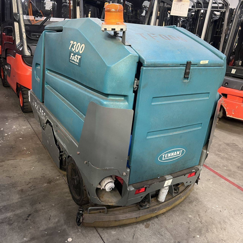Tennant 7300 Fast - Perač podova: slika Tennant 7300 Fast - Perač podova Tennant 7300 Fast - Perač podova: slika Tennant 7300 Fast - Perač podova