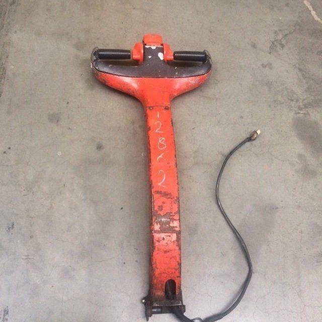 Tiller Arm for Linde T18, Series 360 - Upravljački mehanizam za Oprema za rukovanje materijalima: slika Tiller Arm for Linde T18, Series 360 - Upravljački mehanizam za Oprema za rukovanje materijalima Tiller Arm for Linde T18, Series 360 - Upravljački mehanizam za Oprema za rukovanje materijalima: slika Tiller Arm for Linde T18, Series 360 - Upravljački mehanizam za Oprema za rukovanje materijalima